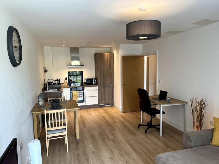 Modern 1 Bedroom Serviced Apartment - Near City Centre Донкастър Екстериор снимка