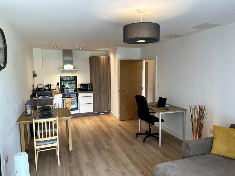 Modern 1 Bedroom Serviced Apartment - Near City Centre Донкастър Екстериор снимка